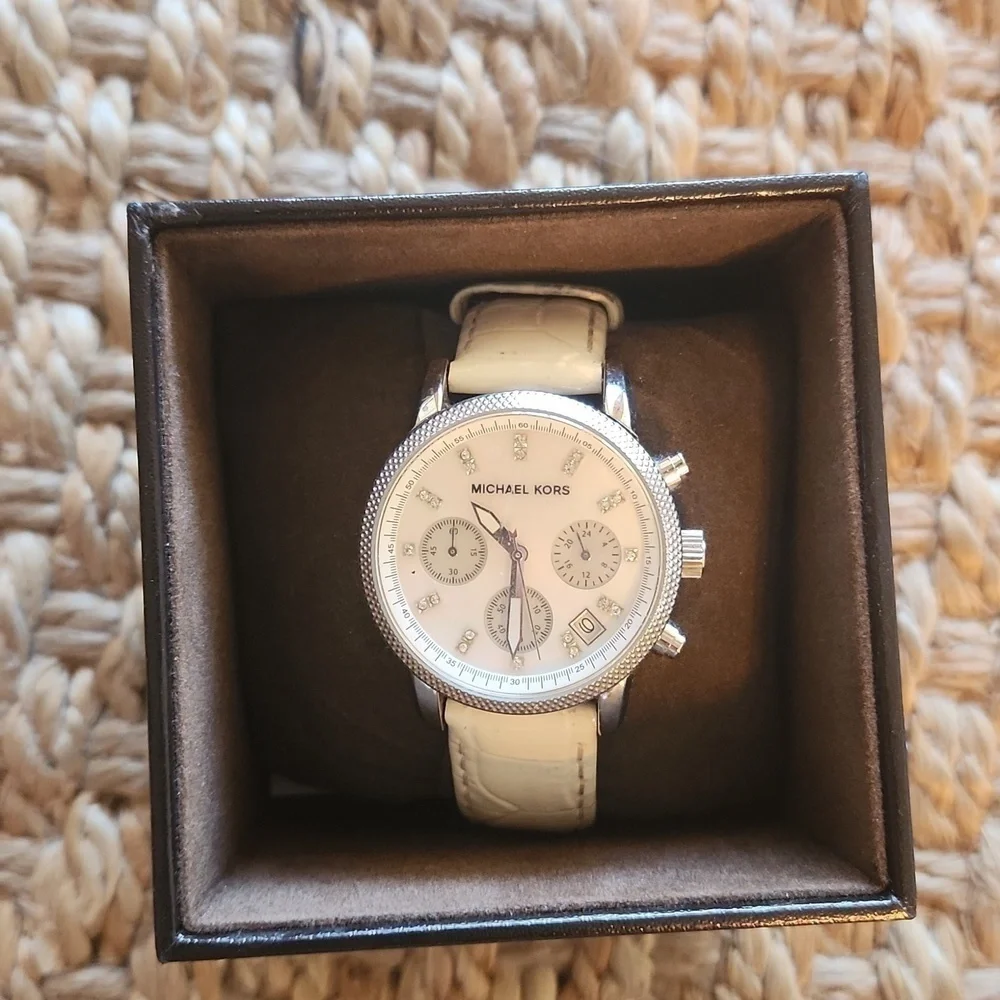Michael Kors White Diamond Watch with Box - Picture 1 of 13
